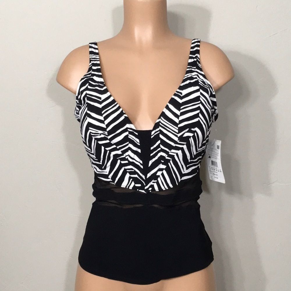 New. PROFILE black and white tankini top. 22W